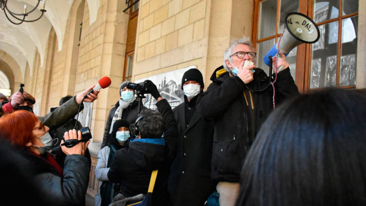 Paris. Collectif Réquisitions « On se met au chaud ! »