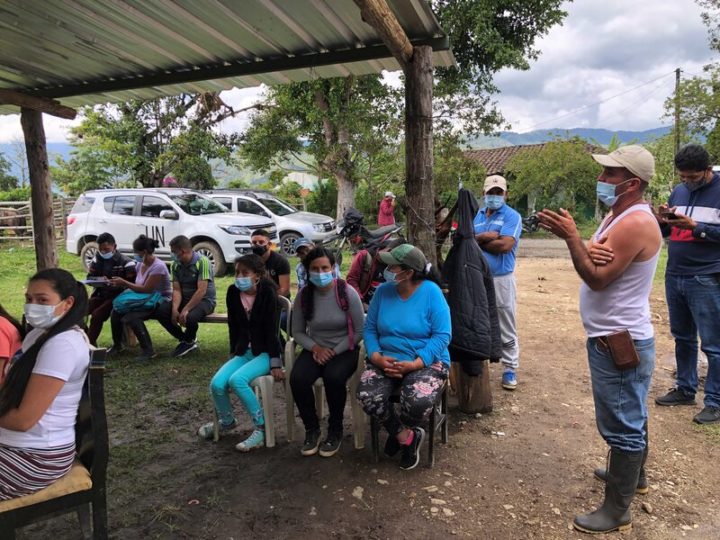 Colombia: en Huila, víctimas y victimarios siembran la paz