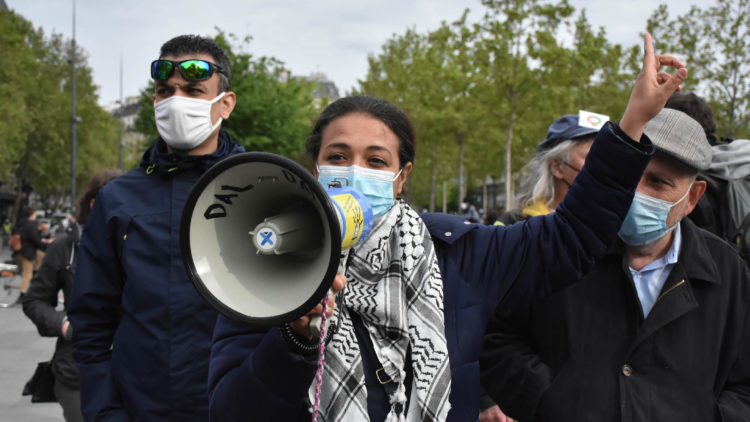 Les invisibles travailleurs sans papiers