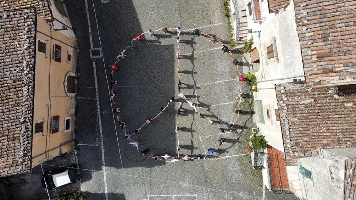 Símbolo de Paz apoyando la Marcha