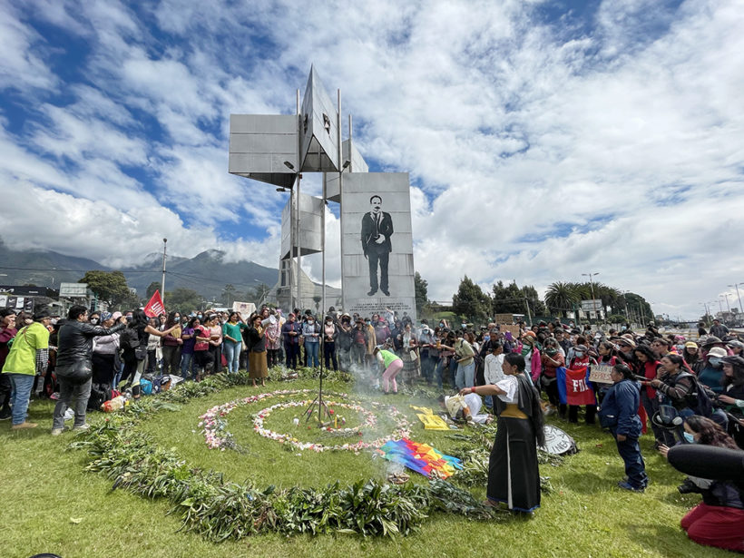 Las warmis (mujeres) se convocaron para exigir que se detenga la masacre.